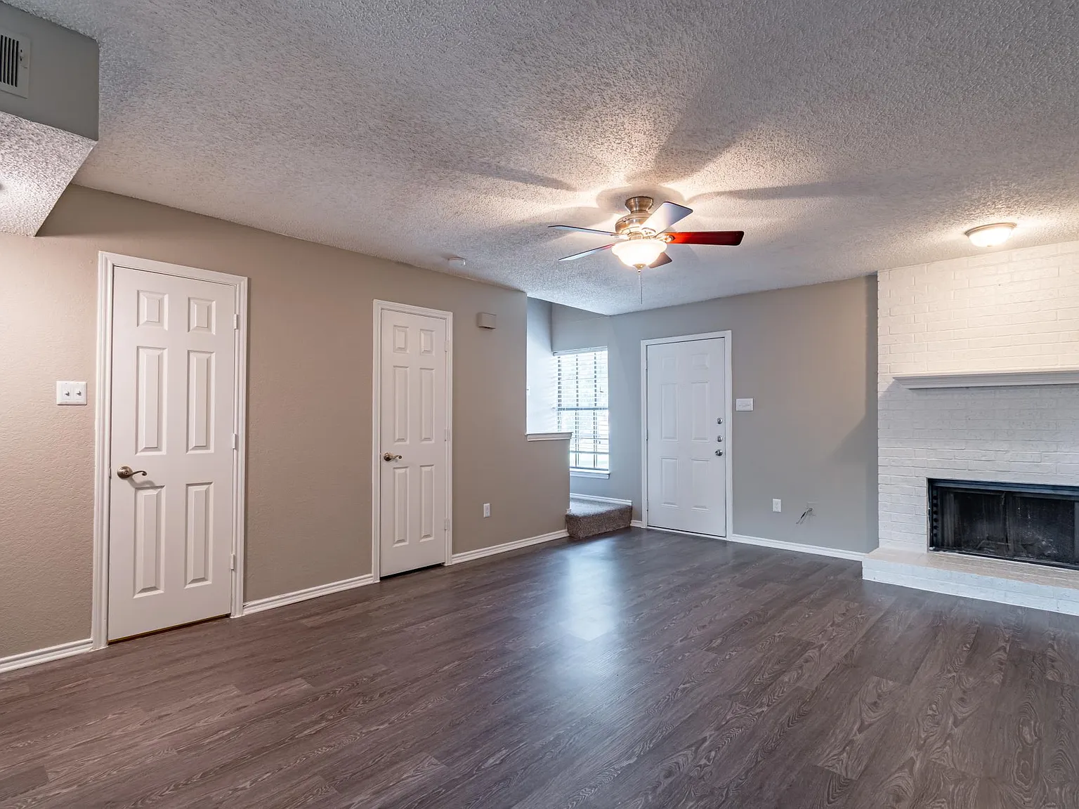 2 bed, 1.5 bath, 1044 sqft, $1,199 — Photo 4