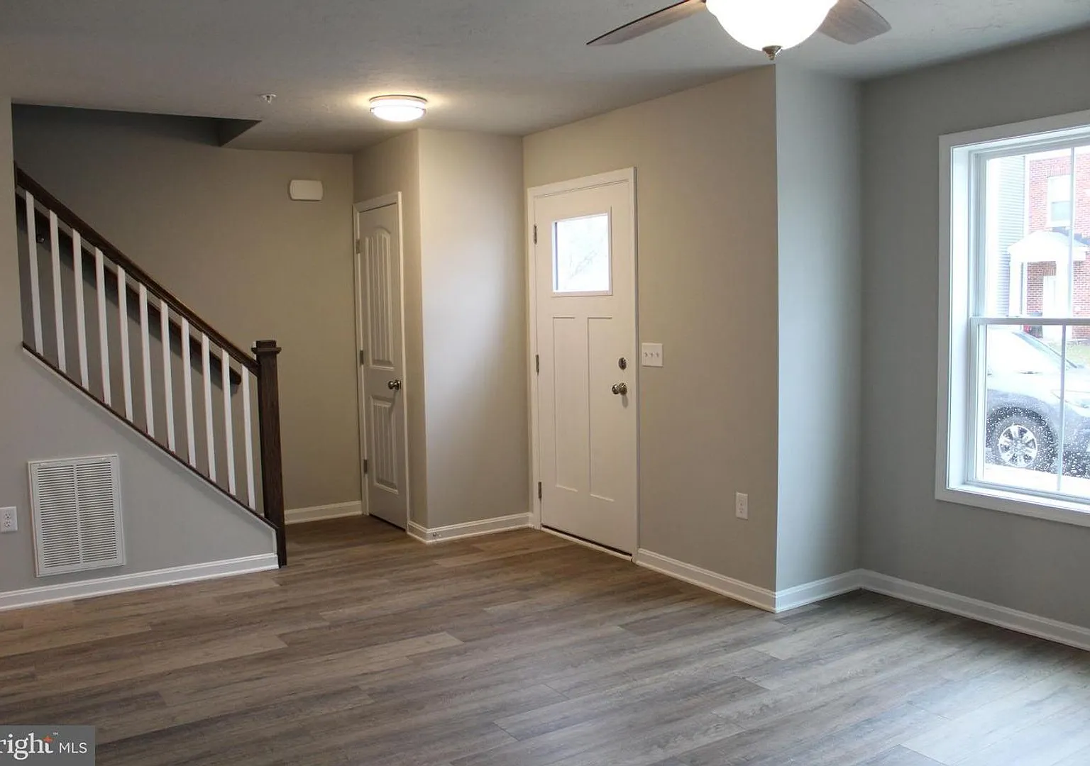 Stunning 3-bedroom townhouse in prime location! — Photo 3