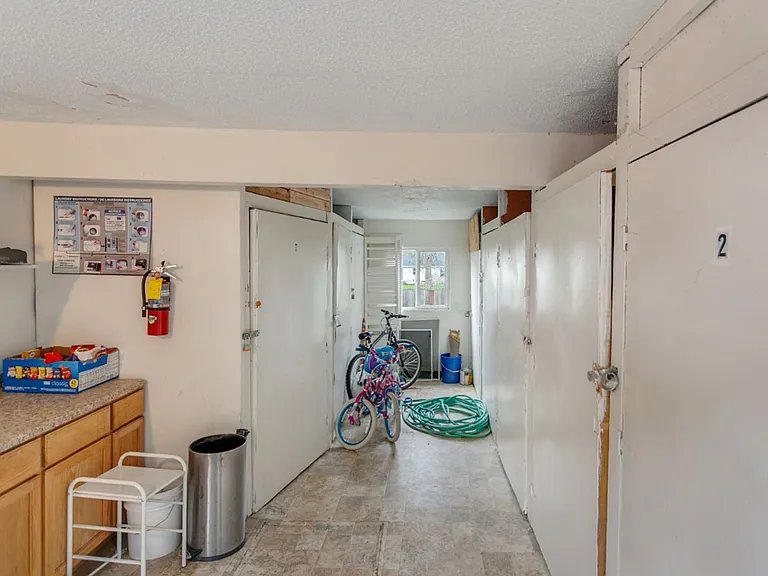 11445 SW Greenburg Rd — Photo 16