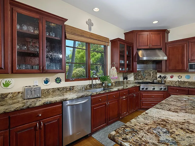 645 N Rios Ave — Photo 5