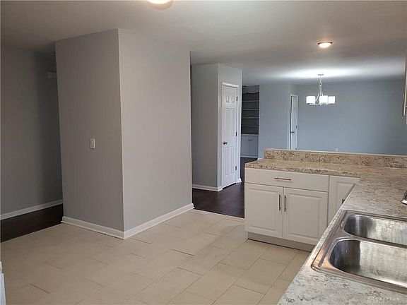 5th image of 5130 Weddington Dr