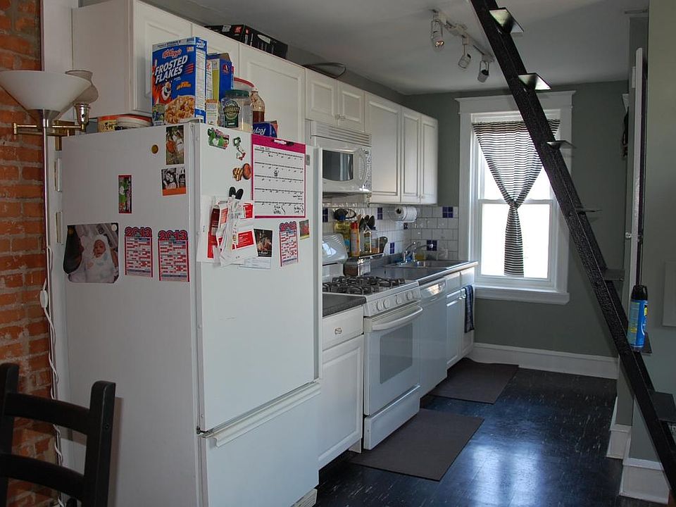 Kithen with full size gas range and dishwasher