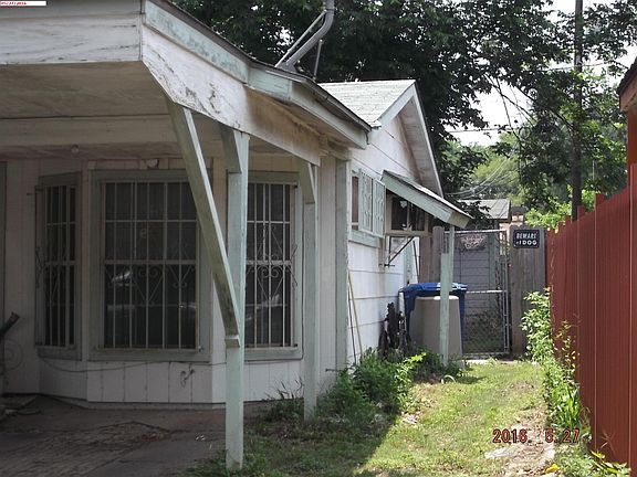 3rd image of 250 Marchmont Ln