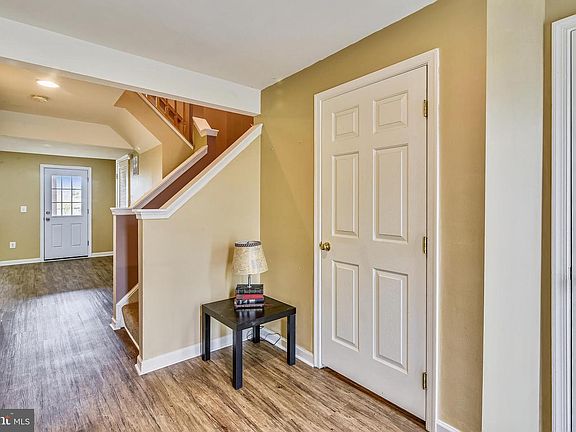 3rd image of 32 S Kingsbridge Ct