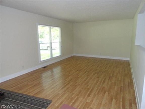 2nd image of 510 W 68th St