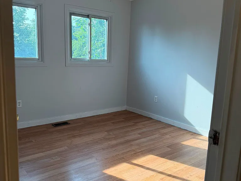 54 Harley Dr #MAIN 2ND FLR — Photo 10