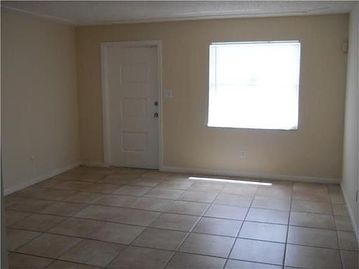 2nd image of 4681 Weymouth St
