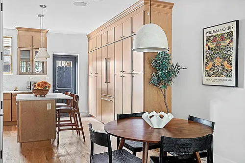 10 Hausman St Photo 1