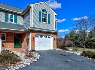 135 Pepperton Ct, Lititz, PA 17543
