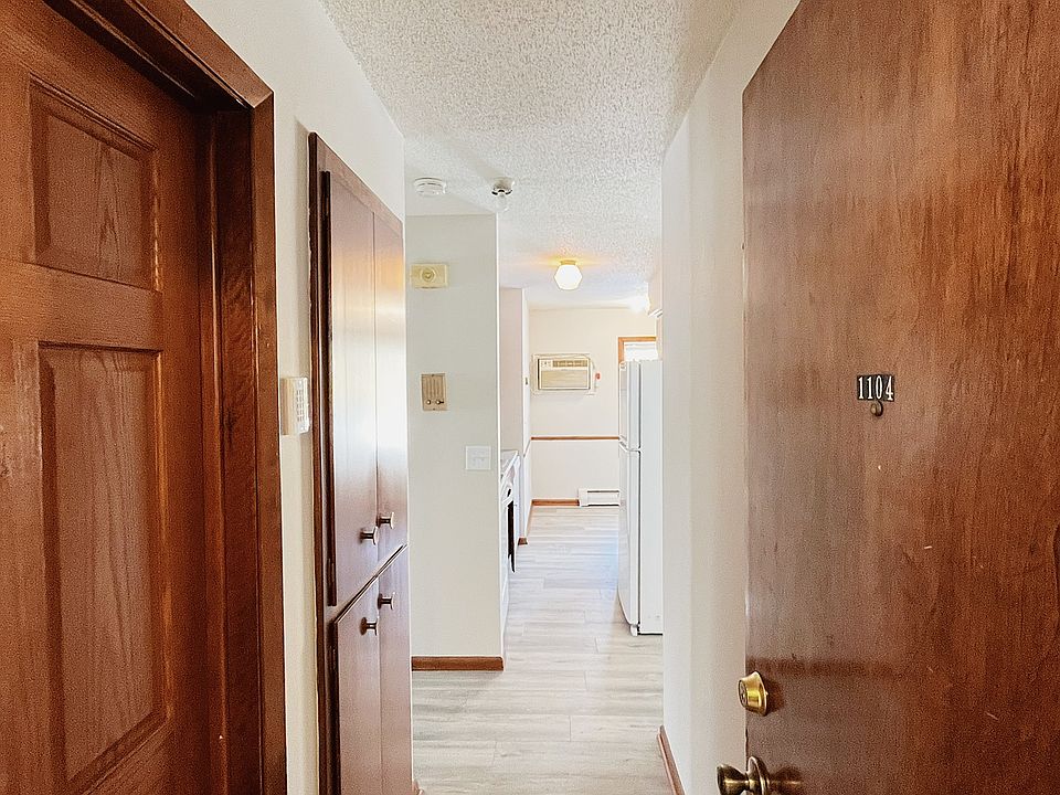 1st image of 1104 20th Ave NE #1