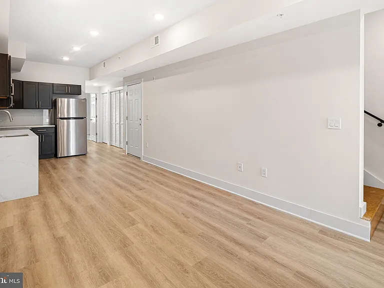 5217 Warren St #1/2-4 — Photo 6