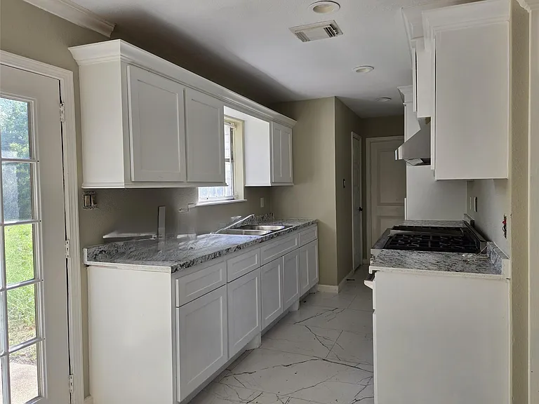 5319 Danfield Dr — Photo 6