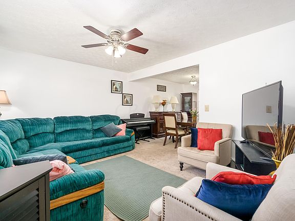 3rd image of 3928 Rhine Ln