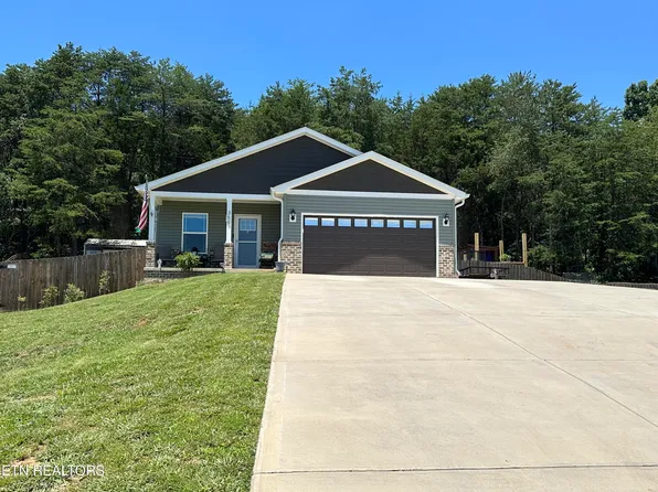 359 Garden Ln, Dandridge, TN 37725