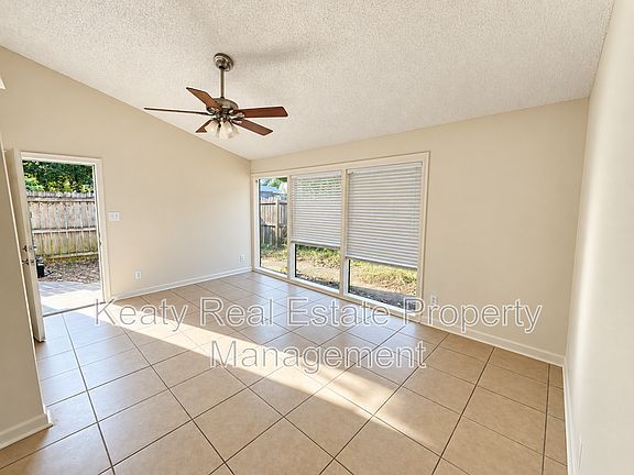 3rd image of 507-1 Fox Run Ave