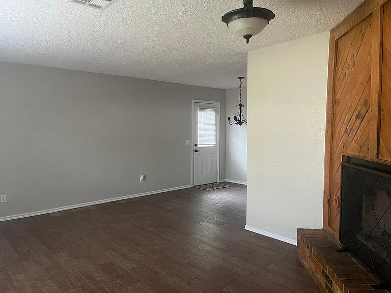 305 Belmont Dr — Photo 5