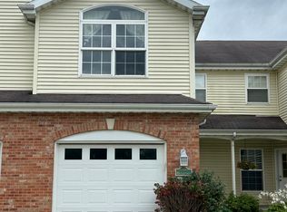 328 Sweetbriar Ct, Lowell, IN 46356