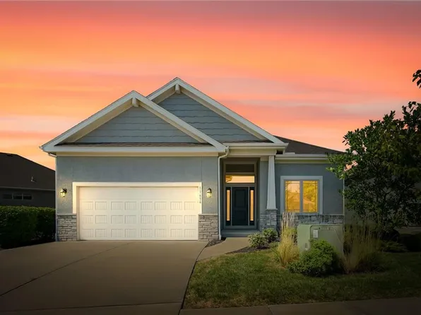 11656 S Deer Run St, Olathe, KS 66061