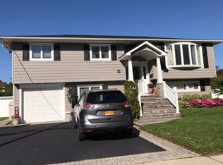 52 Evergreen Ave, Bethpage, NY 11714