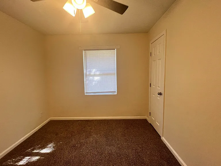 3422 Miami Dr — Photo 8