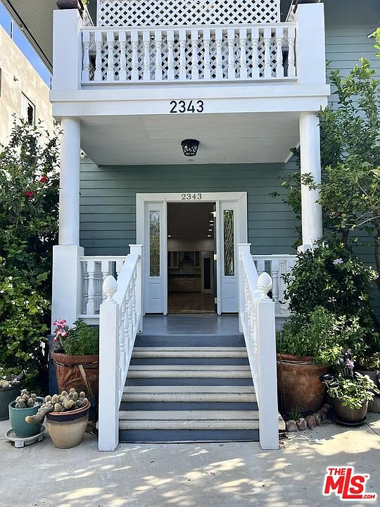3 bed, 2.0 bath, 1800 sqft, $4,500 — Photo 2