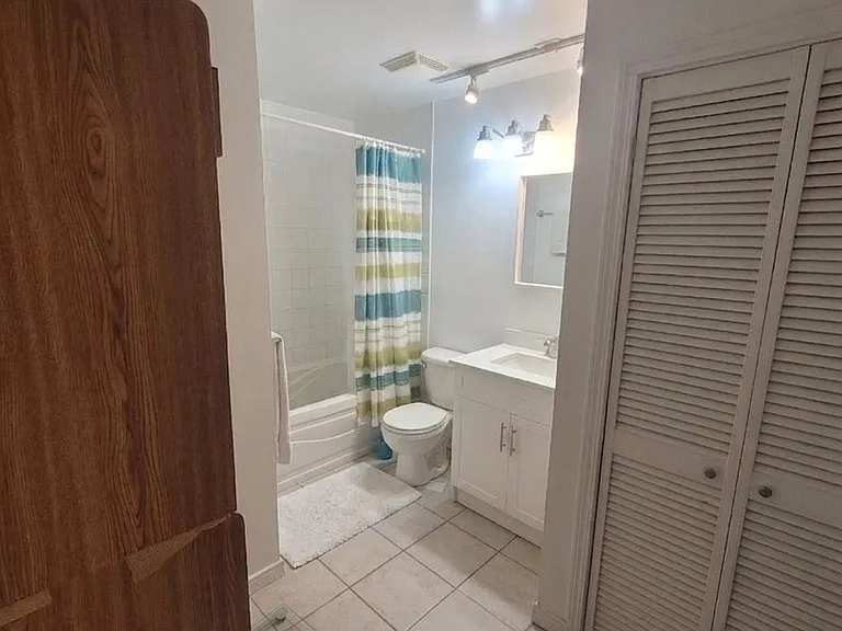 550 Front St W #411 — Photo 15