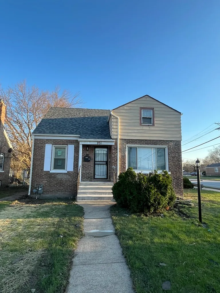 201 E 140th Pl photo 1