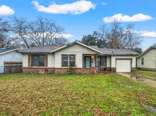 3509 Meadow Oaks Dr, Haltom City, TX 76117