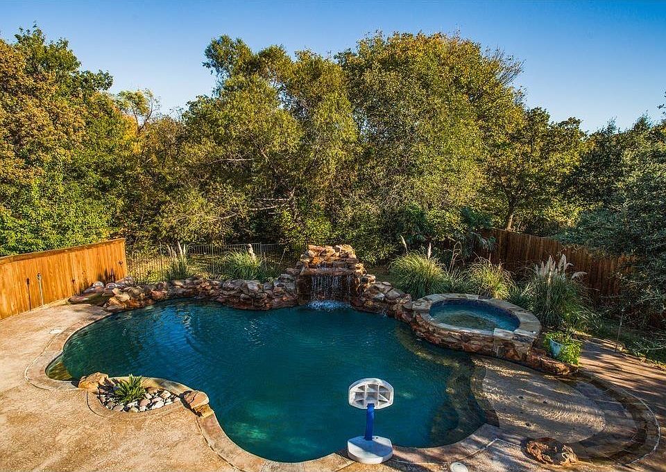 1st image of 2402 Shadow Vale Ct