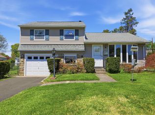 903 Pine Rd, Warminster, PA 18974