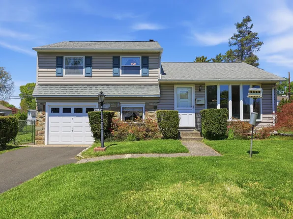 903 Pine Rd, Warminster, PA 18974