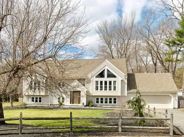 54 Sunrise Ter, Stoughton, MA 02072