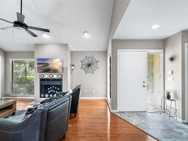 11520 Galleria Dr — Photo 5