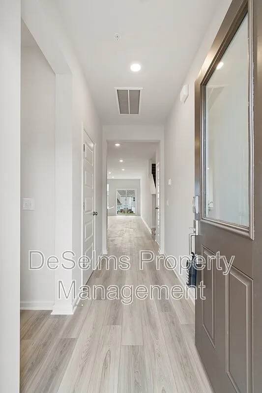3 bed, 2.5 bath, 1846 sqft, $2,150 — Photo 4