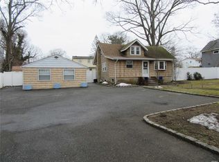 99 Orienta Ave, Lake Grove, NY 11755