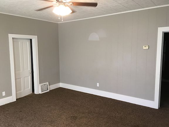 3rd image of 909 N Grand Ave