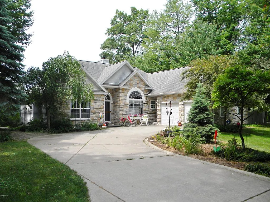 10779 Nugent Ave NE photo 1