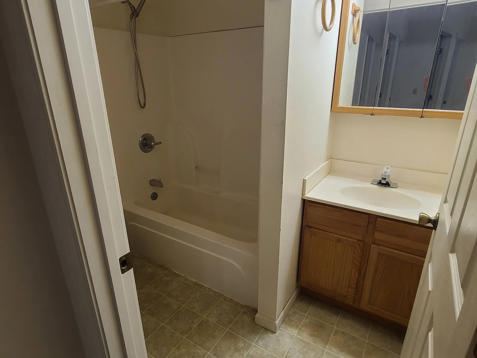 4 bed, $1,940 — Photo 4