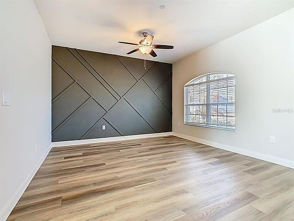 5th image of 1918 Berry Rd