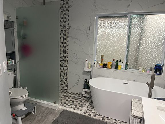 Master Bedroom Bathroom