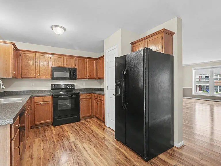 2165 Saint Clair Ct — Photo 7