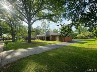 14060 Agusta Dr, Chesterfield, MO 63017