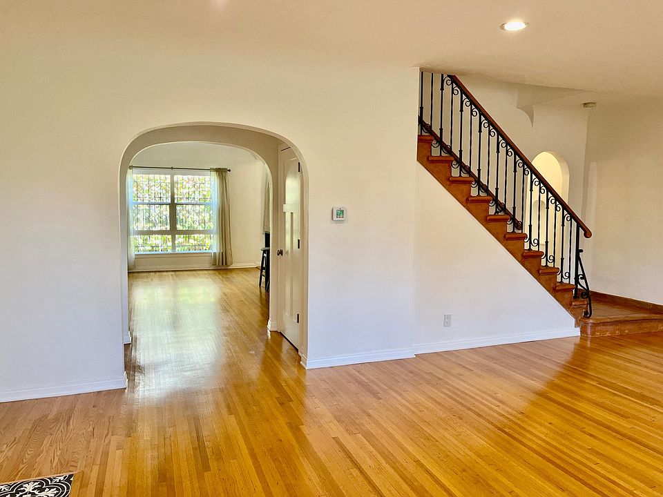 1st image of 7453 Oakwood Ave