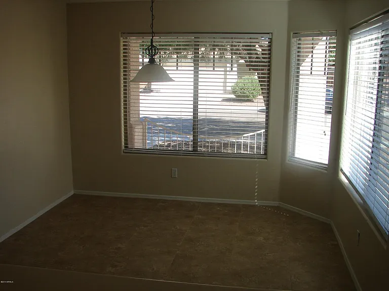 W Ellis St — Photo 7