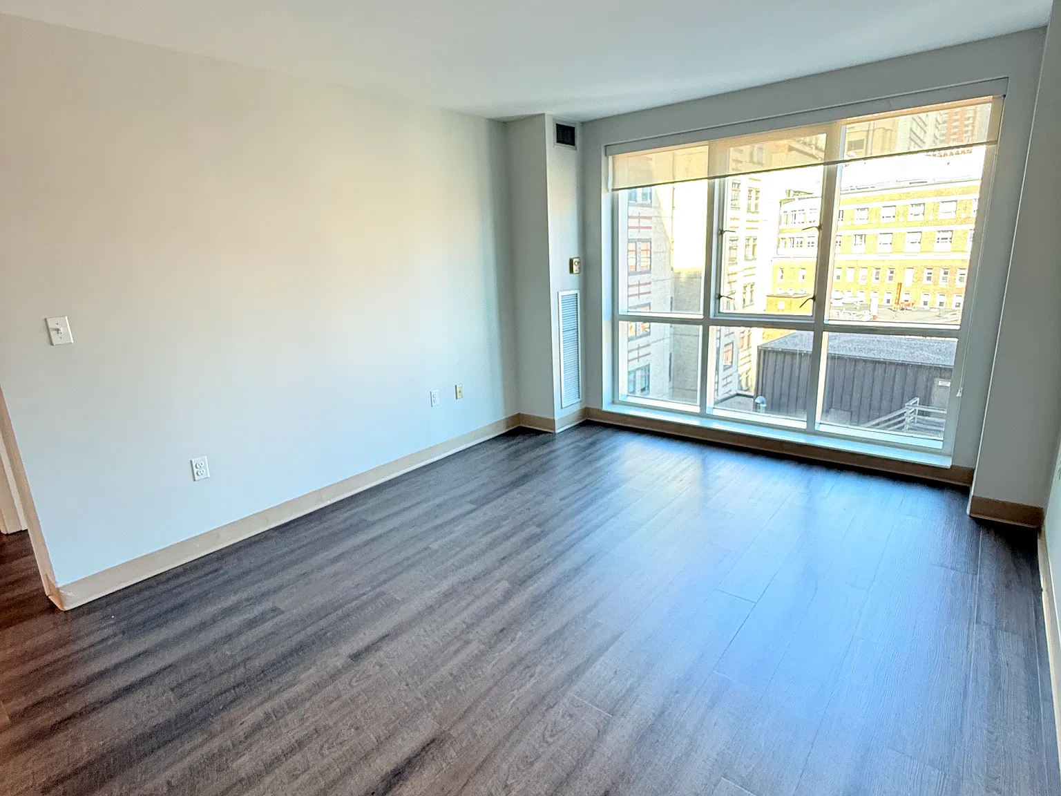 2 bed, 1099 sqft, $4,110 — Photo 2
