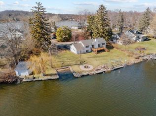 5405 Peninsula Dr E, Waterford, WI 53185