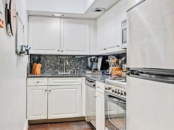3rd image of 333 E 75th St APT 2J