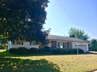 80 Chestnut Ln, Agawam, MA 01001