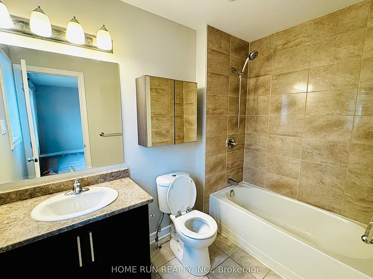 621 Lauraleaf Cres — Photo 14
