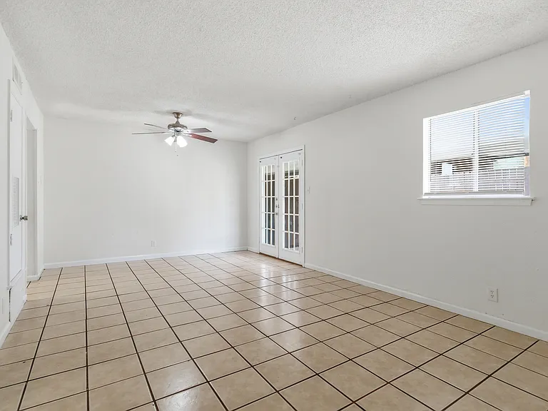4813 Fred May St — Photo 6